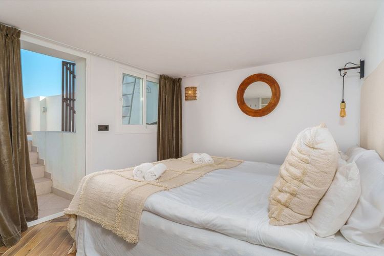 House | Resale in Estepona in Estepona, Costa del Sol - Photo 4