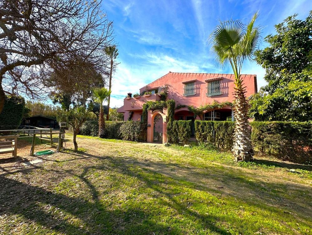 House | Resale in Estepona East Others in Estepona, Costa del Sol - Main property photo