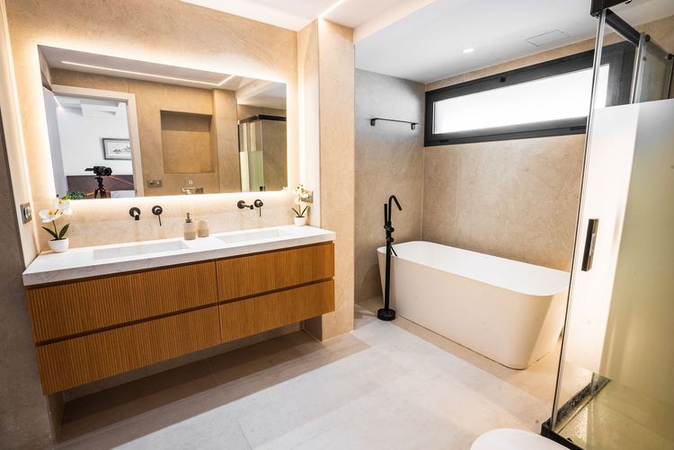 House | Resale in Estepona in Estepona, Costa del Sol - Photo 4