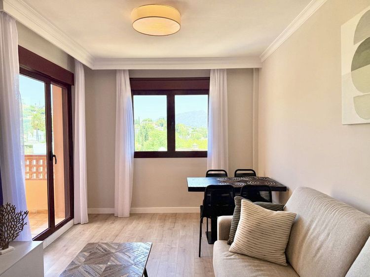 Apartment | Resale in Benahavís in Benahavís Others, Costa del Sol - Photo 5