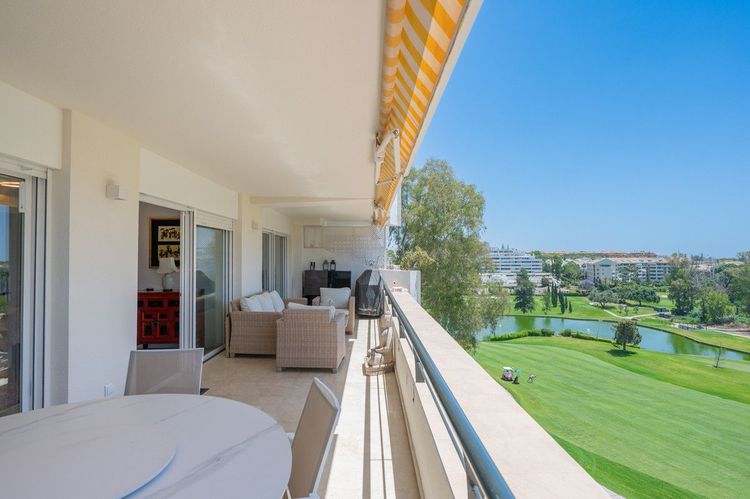 Penthouse | Resale in Guadalmina Alta in Guadalmina Alta, Costa del Sol - Photo 5