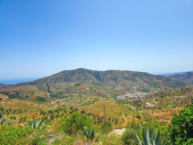 House | Resale in Arenas in Arenas, Costa del Sol - Photo 4