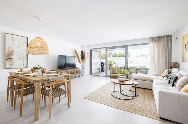 House | Resale in El Chaparral in El Chaparral, Costa del Sol - Photo 3