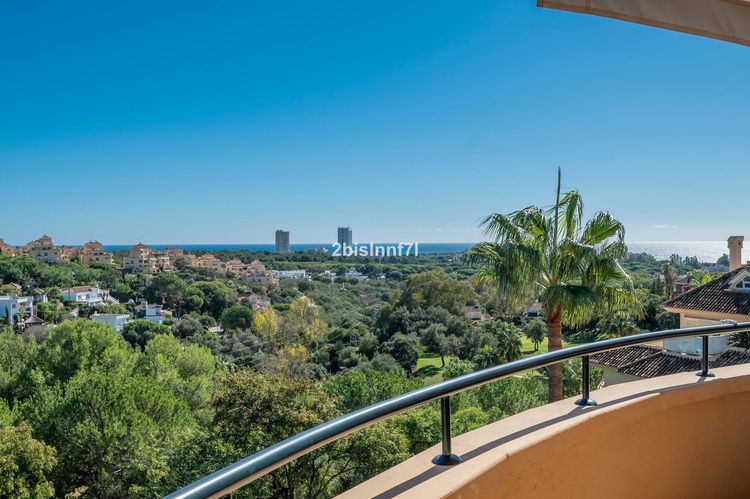 Apartment | Resale in Elviria in Elviria, Costa del Sol - Photo 2