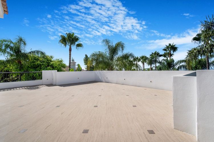 House | Resale in The Golden Mile in The Golden Mile, Costa del Sol - Photo 4