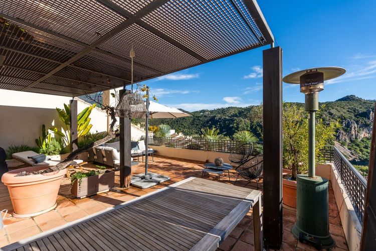 House | Resale in Benahavís in Benahavís Others, Costa del Sol - Photo 5