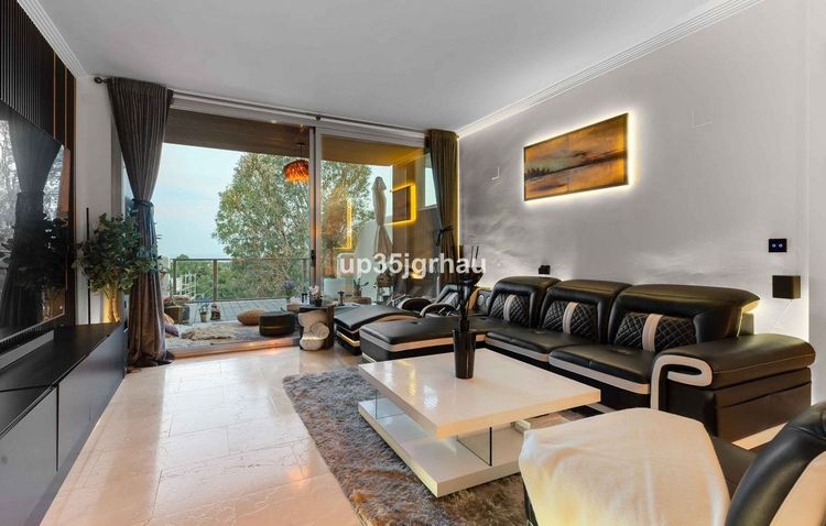 Apartment | Resale in Estepona in Estepona, Costa del Sol - Photo 2