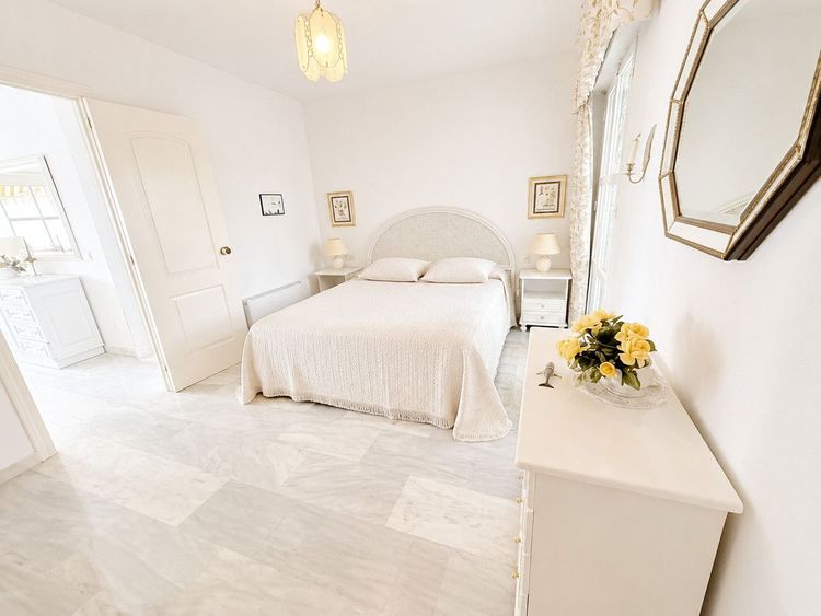 Apartment | Resale in Torremuelle in Torremuelle, Costa del Sol - Photo 5