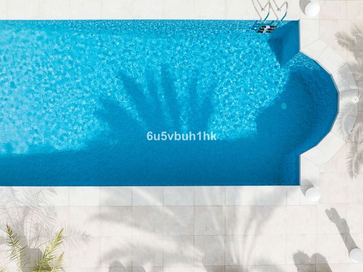 House | Resale in Arroyo de la Miel in Arroyo de la Miel, Costa del Sol - Photo 5