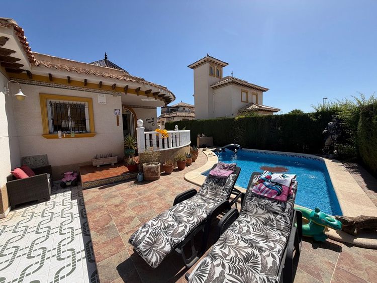 House | Resale in Villamartin in Villamartin, Orihuela Costa, Costa Blanca - Photo 3