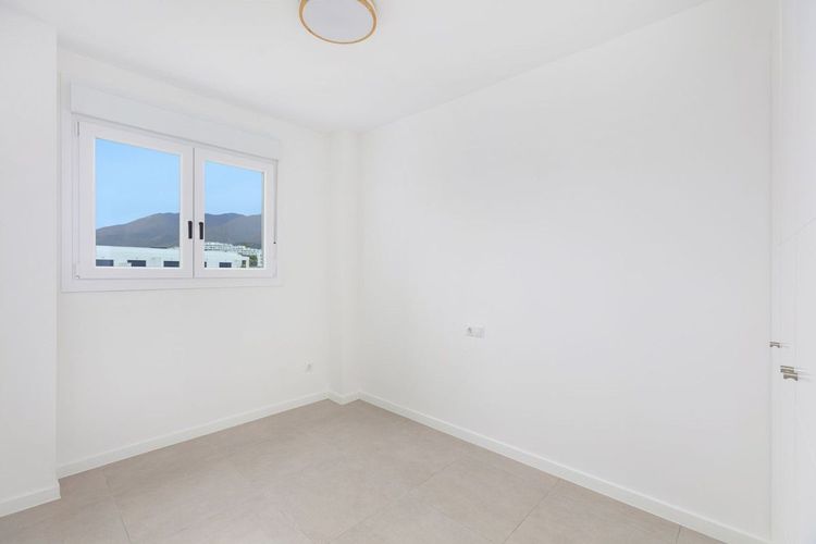 Penthouse | Resale in Estepona in Estepona, Costa del Sol - Photo 5