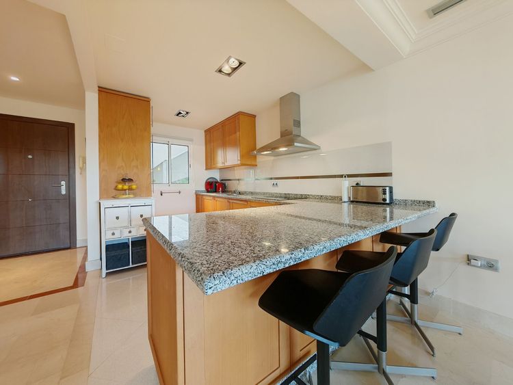 Apartment | Resale in Nueva Andalucía Others in Nueva Andalucía Others, Costa del Sol - Photo 5