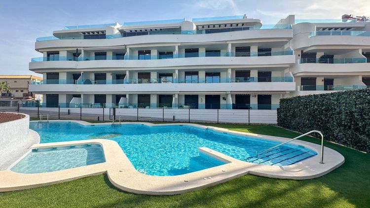Apartment | Resale in Playa Flamenca in Playa Flamenca, Costa Blanca - Photo 2