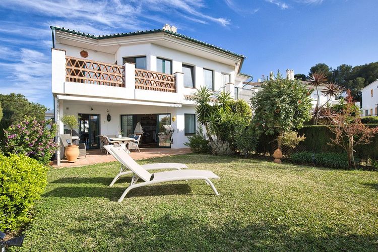 House | Resale in Miraflores - Development photo 1