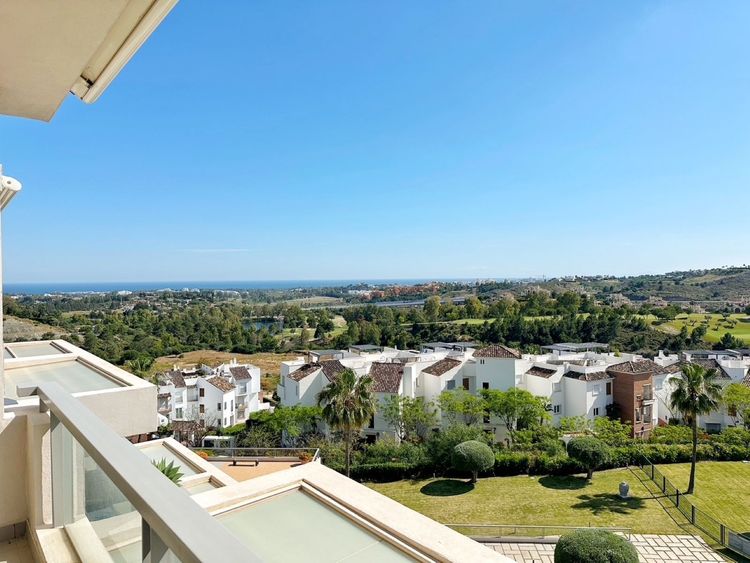 Penthouse | Resale in Los Arqueros in Los Arqueros, Costa del Sol - Photo 5