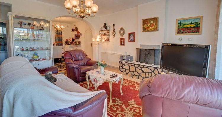 House | Resale in Marbesa in Marbesa, Costa del Sol - Photo 2