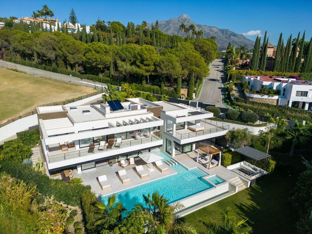 House | Resale in Nueva Andalucía in Nueva Andalucía Others, Costa del Sol - Main property photo