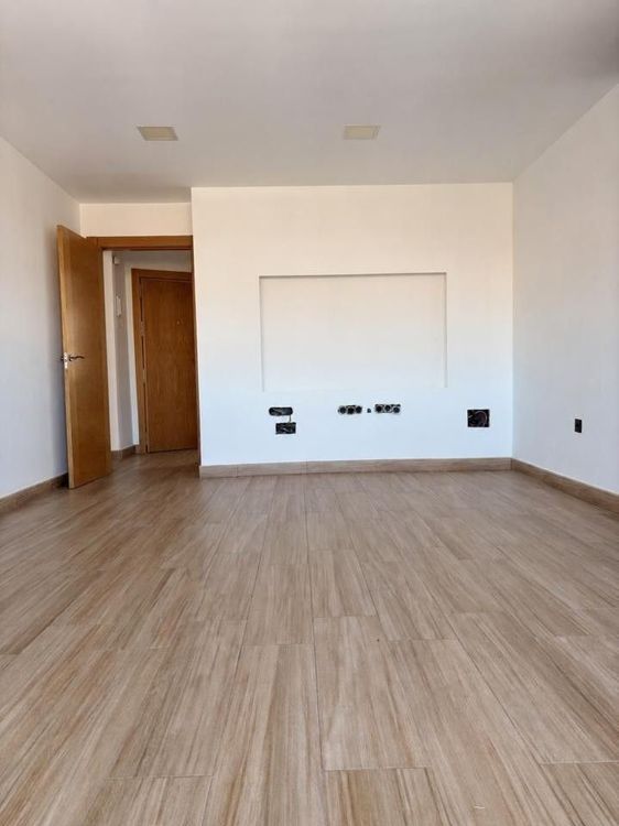Apartment | Resale in Málaga in Málaga, Málaga City Others, Costa del Sol - Photo 2