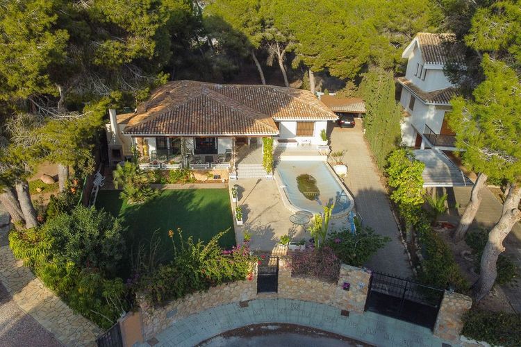 House | Resale in Campoamor in Campoamor, Costa Blanca - Photo 4