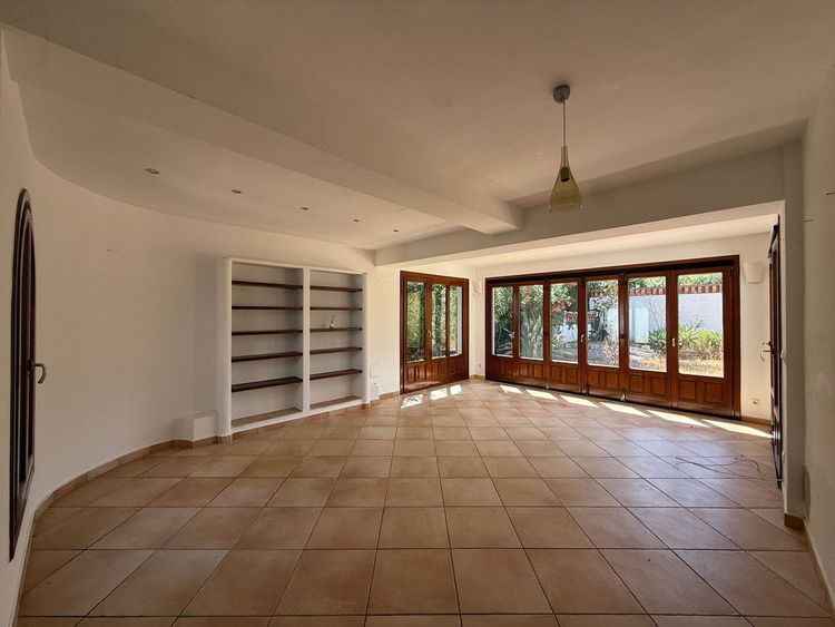 House | Resale in Marbesa in Marbesa, Costa del Sol - Photo 4