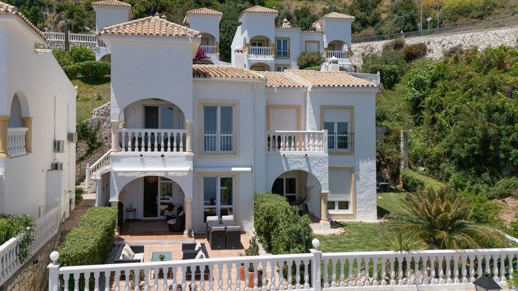 House | Resale in Mijas in Mijas Others, Costa del Sol - Photo 2