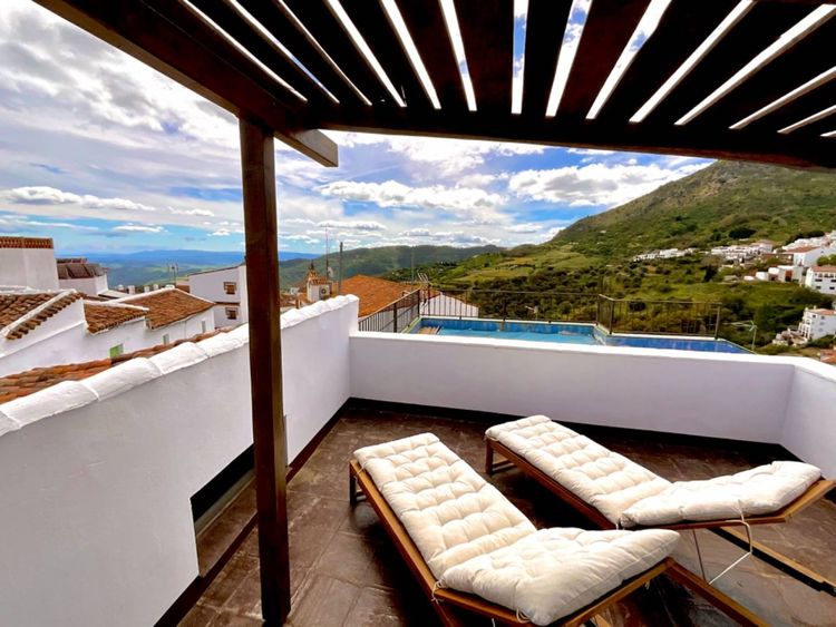 listing card gallery