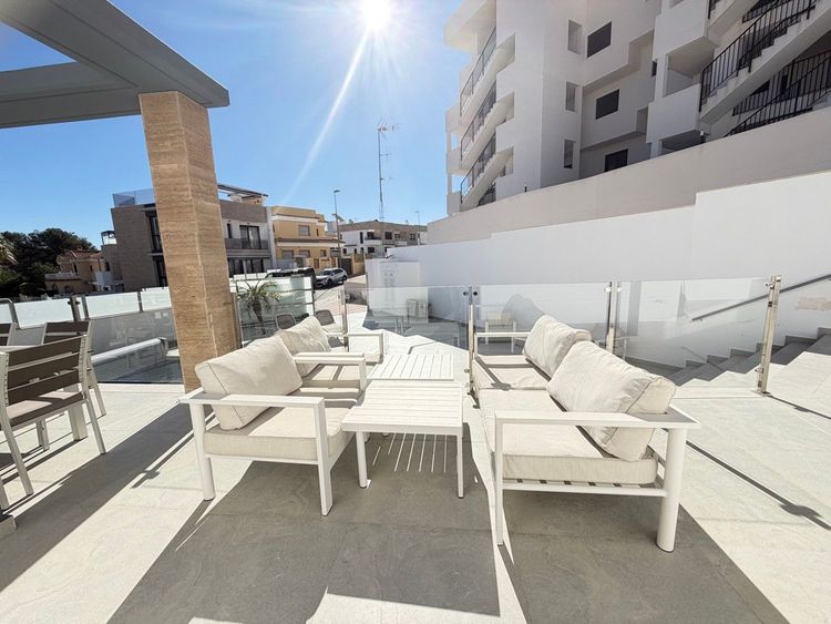House | Resale in Villamartin in Villamartin, Orihuela Costa, Costa Blanca - Photo 4