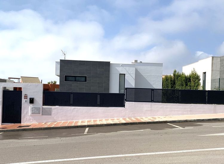 listing card gallery