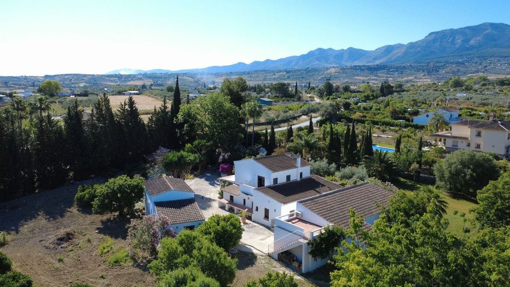 House | Resale in Alhaurín el Grande in Alhaurín el Grande, Valle de Guadalhorce, Costa del Sol - Main property photo