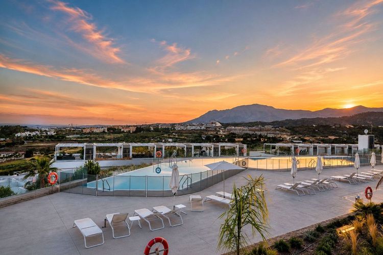 Apartment | Resale in Estepona in Estepona, Costa del Sol - Photo 4