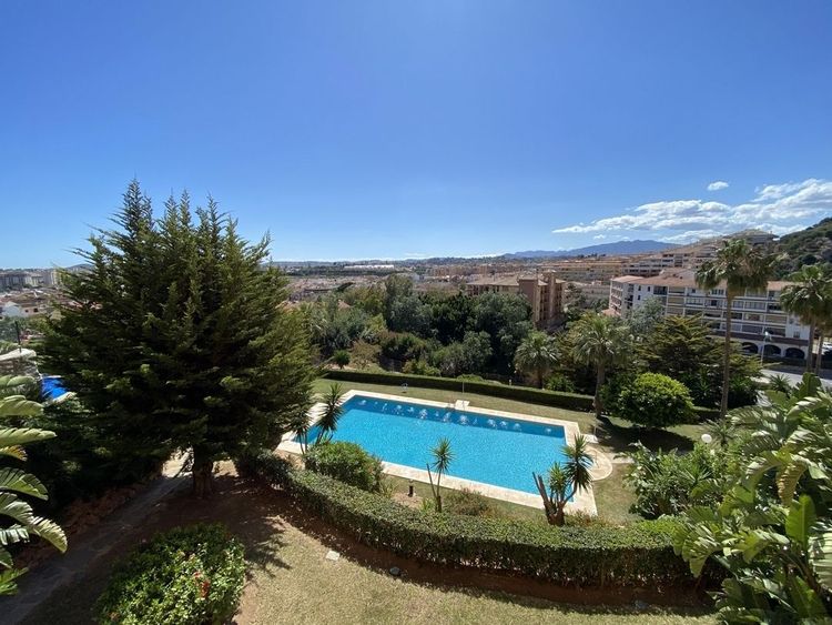 Apartment | Resale in Los Pacos in Los Pacos, Costa del Sol - Photo 5