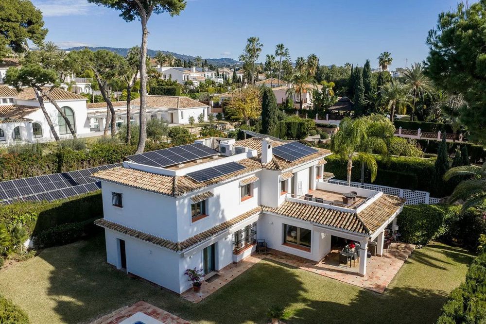 House | Resale in Los Monteros in Los Monteros, Costa del Sol - Main property photo