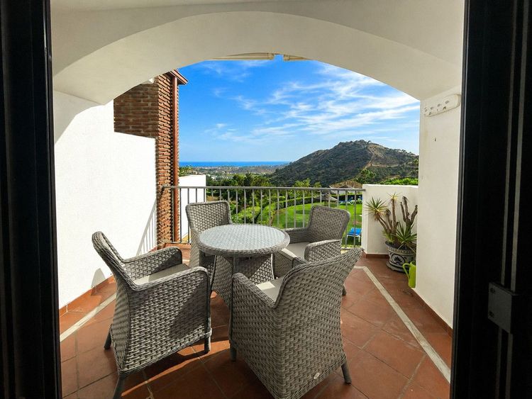 Apartment | Resale in Los Arqueros in Los Arqueros, Costa del Sol - Photo 3