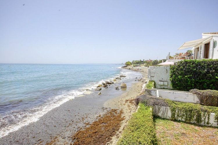 House | Resale in Estepona - Development photo 1