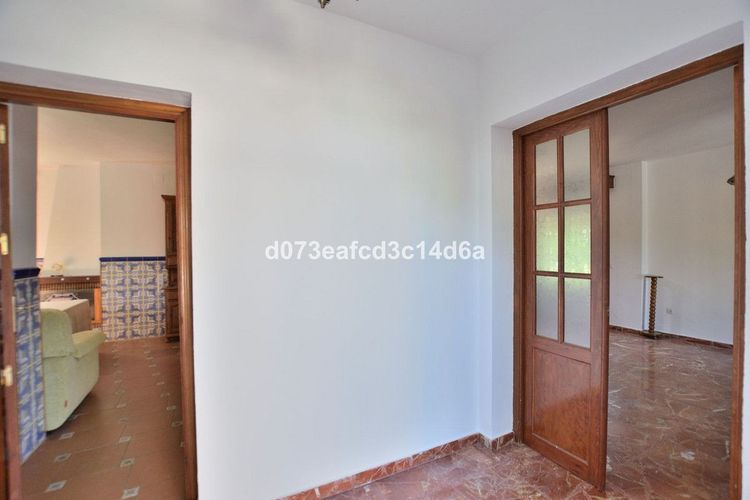 House | Resale in Ronda in Ronda, Costa del Sol - Photo 4