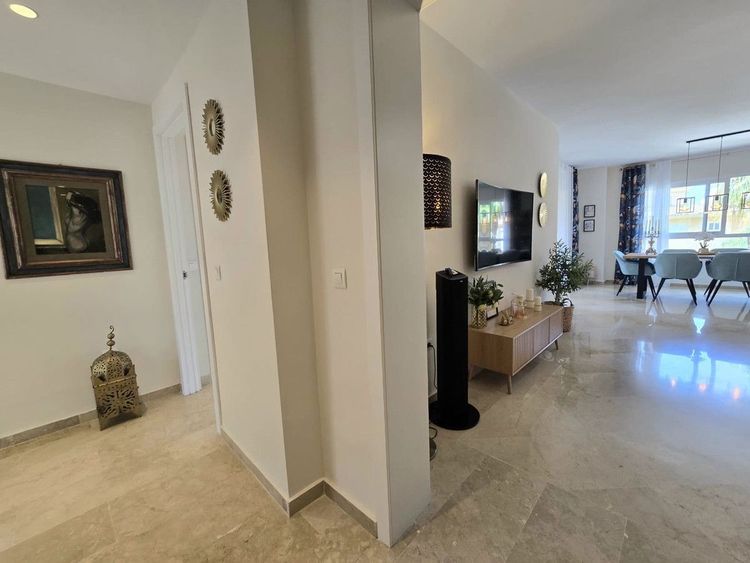 Apartment | Resale in Calahonda in Calahonda, Costa del Sol - Photo 5