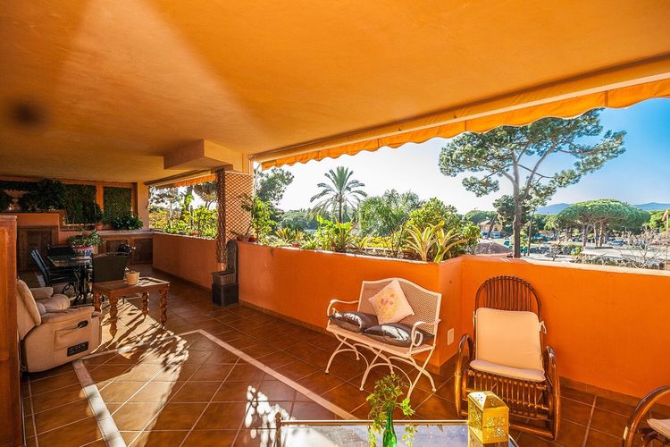 Apartment | Resale in Elviria in Elviria, Costa del Sol - Photo 3