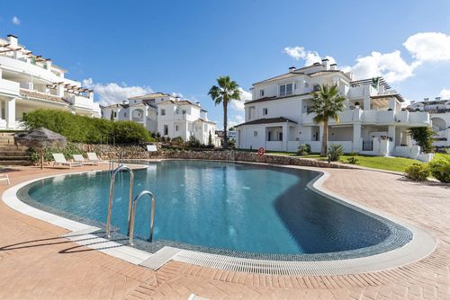 Apartment | Resale in Aloha — Aloha, Costa del Sol