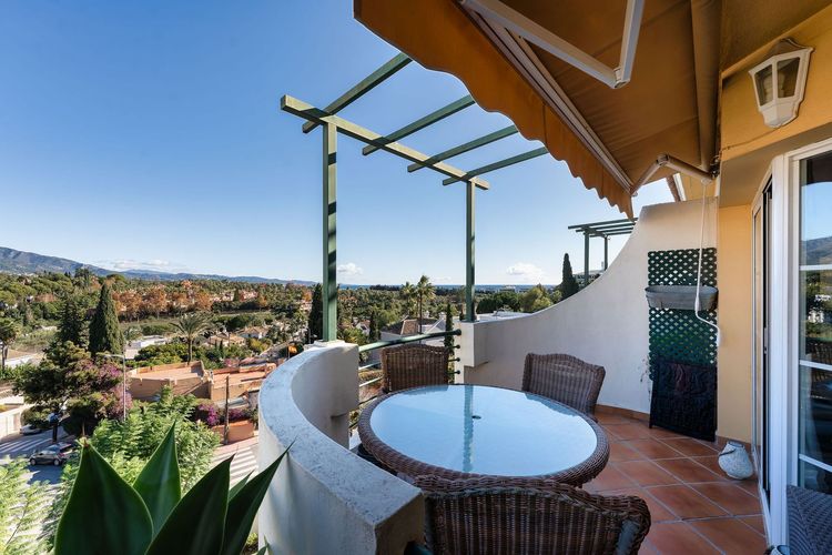 Apartment | Resale in Nueva Andalucía in Nueva Andalucía Others, Costa del Sol - Photo 2