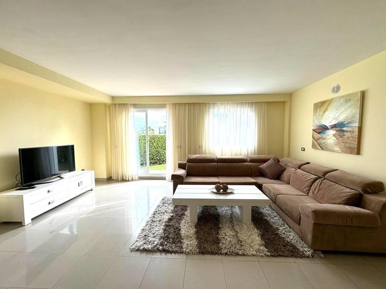 House | Resale in El Paraiso in El Paraiso, Costa del Sol - Photo 5
