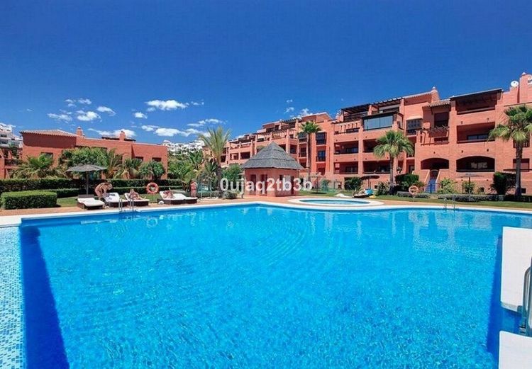 Apartment | Resale in Benahavís in Benahavís Others, Costa del Sol - Photo 5
