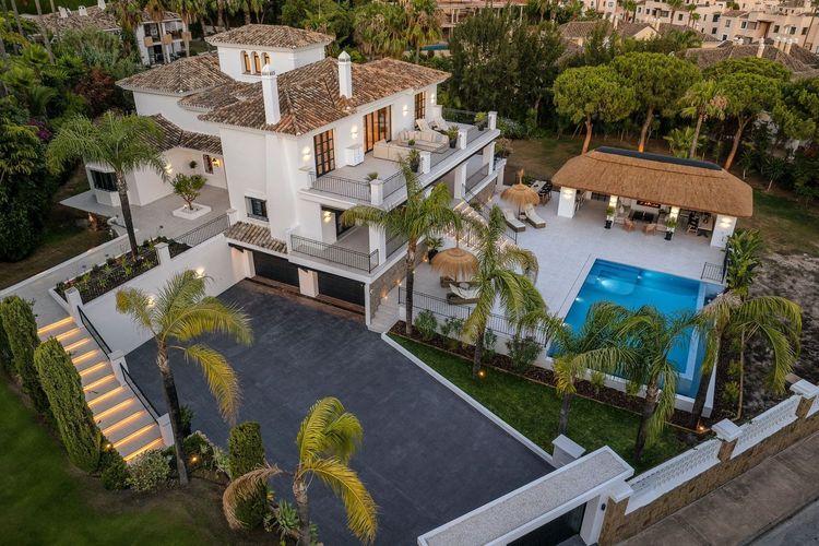 House | Resale in Elviria - Development photo 1