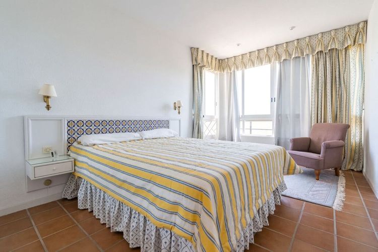 Apartment | Resale in Aloha in Aloha, Costa del Sol - Photo 5