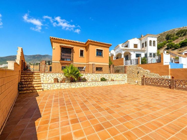 House | Resale in Benalmadena in Benalmadena Others, Costa del Sol - Photo 2