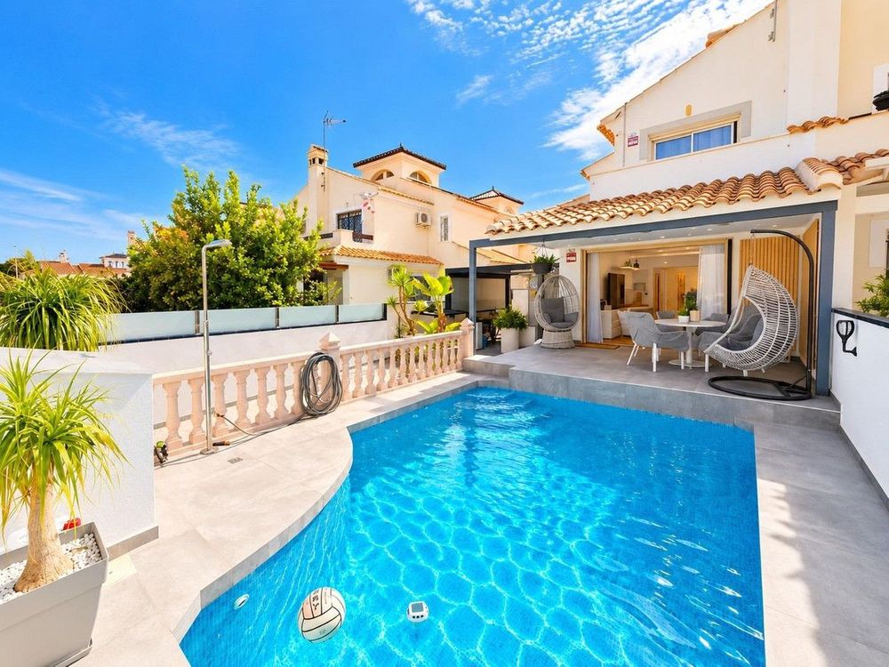House | Resale in Mil Palmeras in Mil Palmeras, Pilar de la Horadada, Costa Blanca - Main property photo
