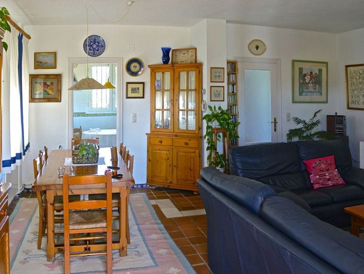 House | Resale in Elviria in Elviria, Costa del Sol - Photo 4