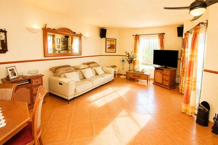 Apartment | Resale in Nueva Andalucía in Nueva Andalucía Others, Costa del Sol - Photo 5