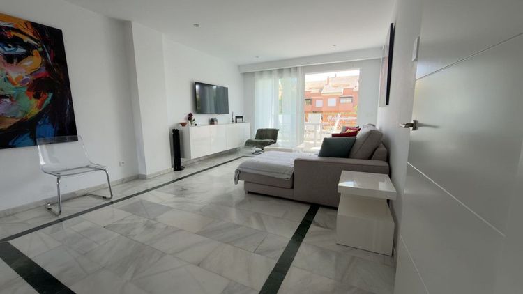 Apartment | Resale in Puerto Banús in Puerto Banús, Nueva Andalucía, Costa del Sol - Photo 3