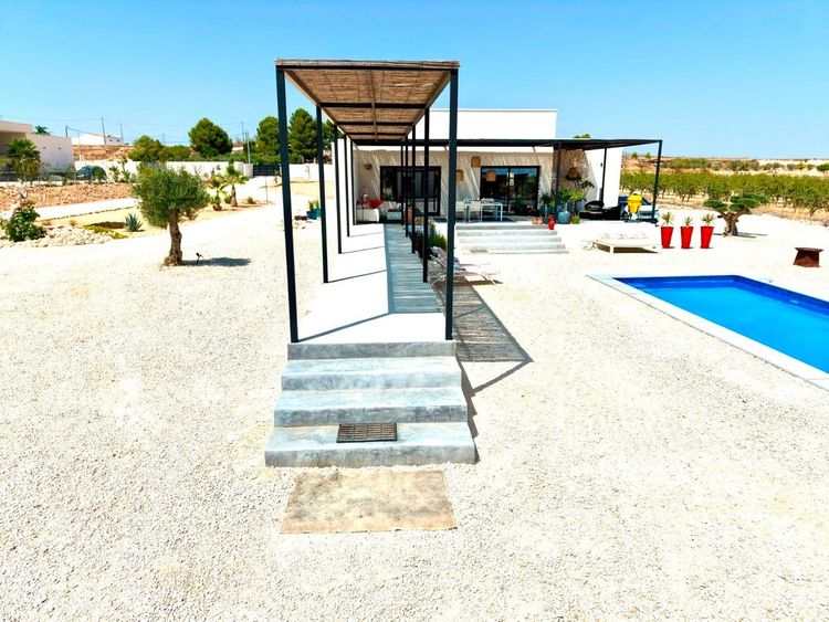 House | Resale in Pinoso in Pinoso, Costa Blanca - Photo 5