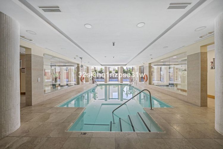 Penthouse | Resale in Altos de los Monteros in Altos de los Monteros, Costa del Sol - Photo 3